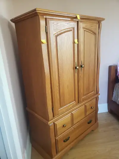 Jolie armoire en bois IMPÉCCABLE, View more