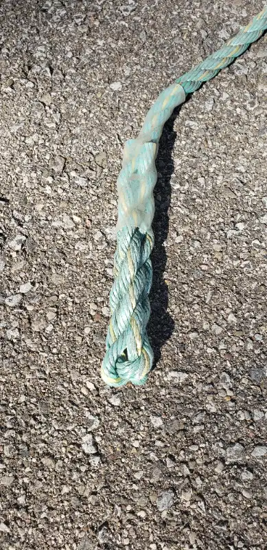 Nylon rope 50' with large hook, 5/8" thick. in Ladders & Scaffolding in Oakville / Halton Region - Image 5