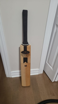 Newbery Navarone Cricket Bat