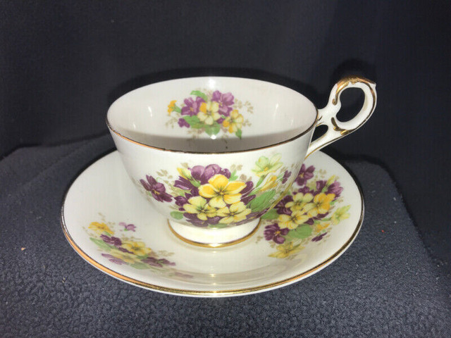 Old Royal Bone China England Yellow & Violet Teacup & Saucer in Arts & Collectibles in Saint John - Image 3