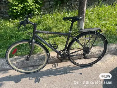 Specialized Sirrus Sport hybrid vélo en aluminium, avec casquette et pompe d’air , prêt à roulette C...