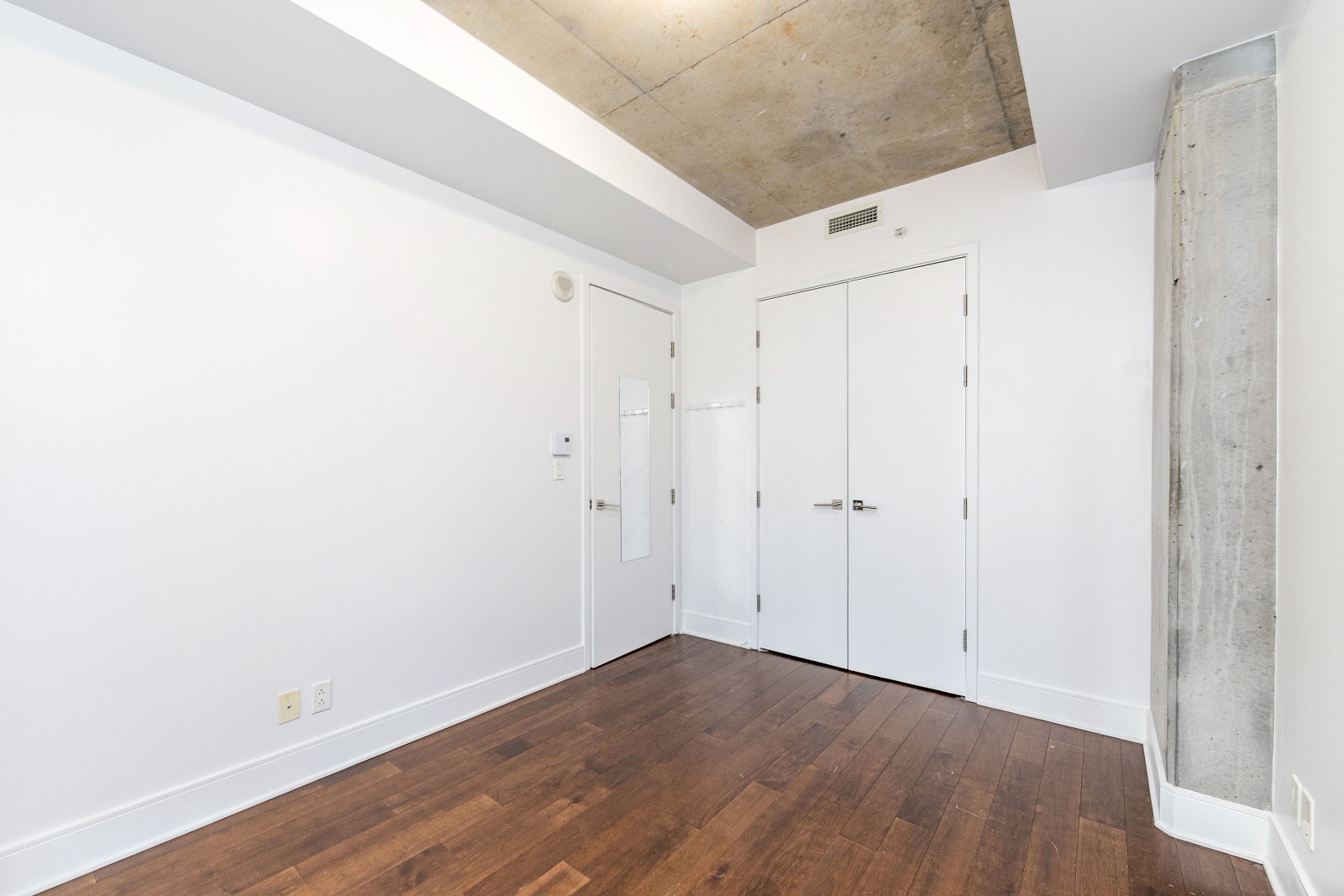 Luxueux Condo 3 1/2 semi-équipé en plein coeur de Montréal — photo 2