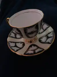 Clarence England tea cup and saucer magnificent design, big/tass