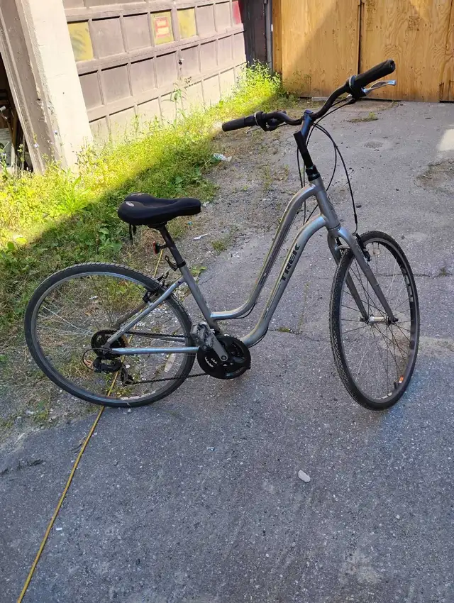vélo hybride trek in Road in City of Montréal - Image 4