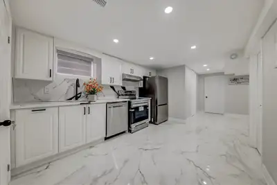 Pharmacy/ Ellesmere. Steps to TTC, Close to Parkway Mall, 401,DVP, Banks, STC,Resturents.Street mall...