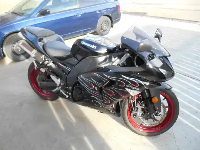 2007 Kawasaki ZX10R Special Edition in excellent condition. Purchased used from GW Cycle in 2017 wit...