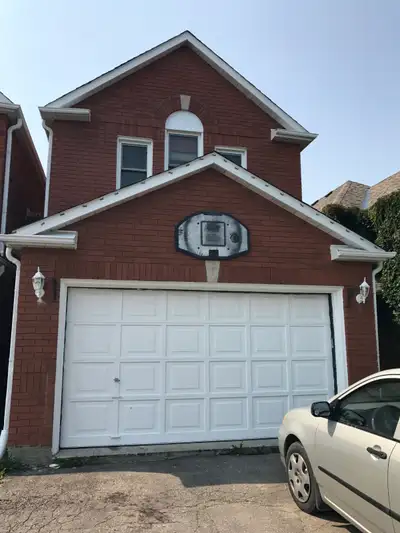 This spacious 4-bedroom, 3-bathroom house for lease in Orangeville offers a perfect blend of comfort...