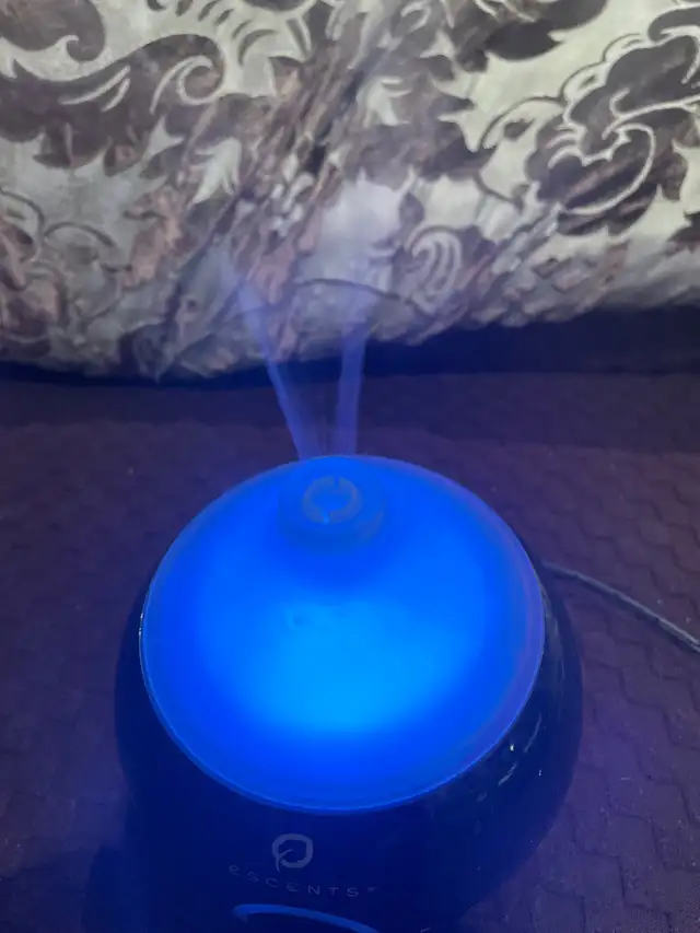 ESCENTS DIFFUSER in excellent condition works great in Health & Special Needs in Markham / York Region - Image 7