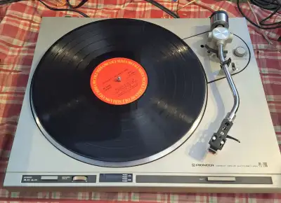 English description follows... SVP bien lire : Pioneer PL-200 Direct Drive Stereo Vinyl LP Table tou...