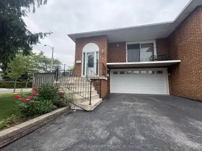 966 Lovingston Cres, Mississauga Semi-detached bungalow situated on a quiet crescent in Mississauga'...
