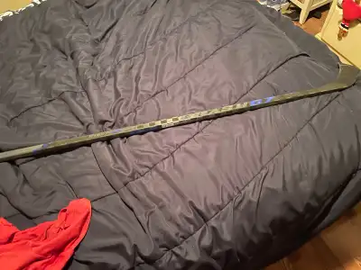 Bâton de hockey  Brash 87 Storm 44 neuf , View more