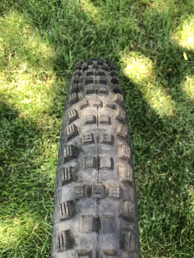 Several 27.5” Schwalbe MTB tires in 2.35” width in Frames & Parts in City of Montréal - Image 7