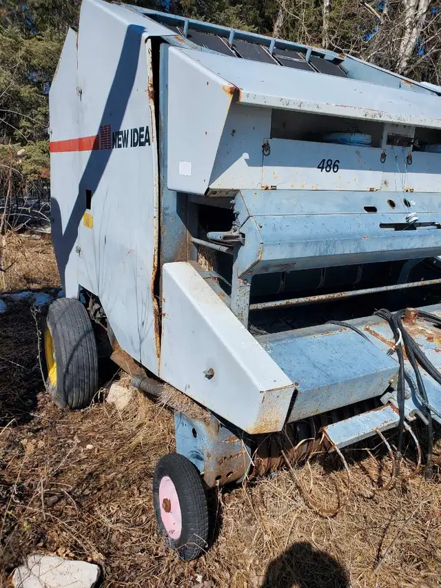 round baler 486 New Idea in Farming Equipment in Nipawin - Image 3