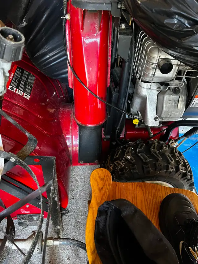 Craftsman 27” Snowblower in Snowblowers in Windsor Region - Image 2