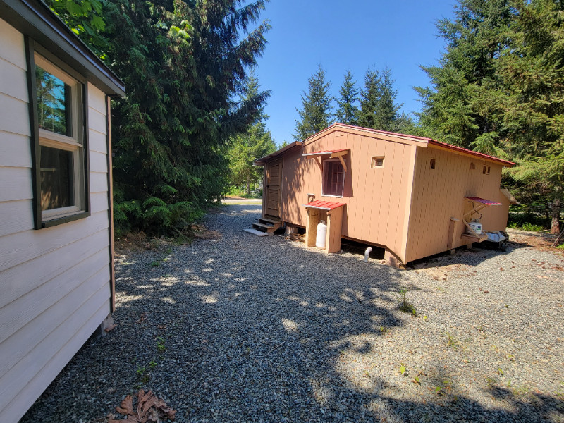 Off Grid Tiny Home (cabin) on rental lot. Houses for Sale Cowichan