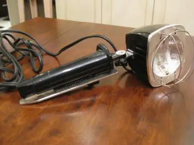 This is a cool piece of movie making equipment. Its a Vintage Sylvania #SG55 Sun-Gun Movie Hand Held...