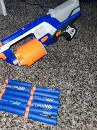 6 Shooter Nerf Gun + 12 Darts
