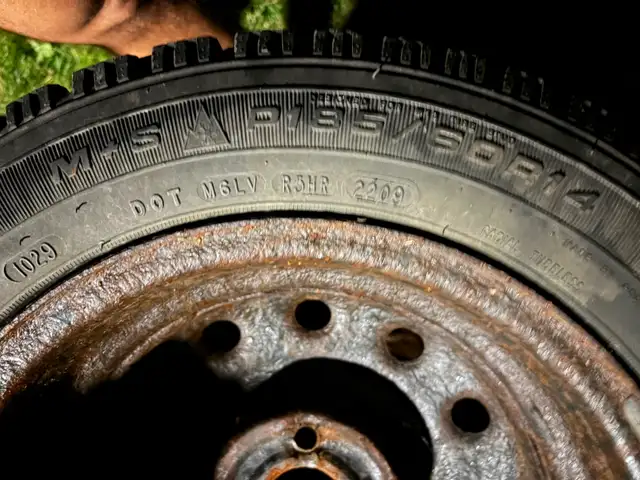 14” Nokian Nordman Winter Tires on Steel Rims – 195/60R14 – Read in Tires & Rims in Cambridge - Image 8