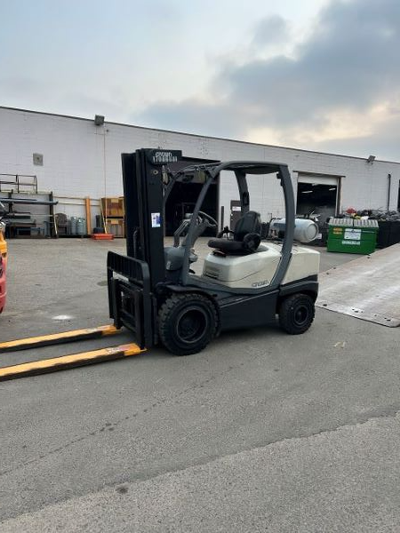 Pic #1: Crown C5-1050: A reconditioned Crown Model C5-1050-60 pneumatic tire forklift truck complete...