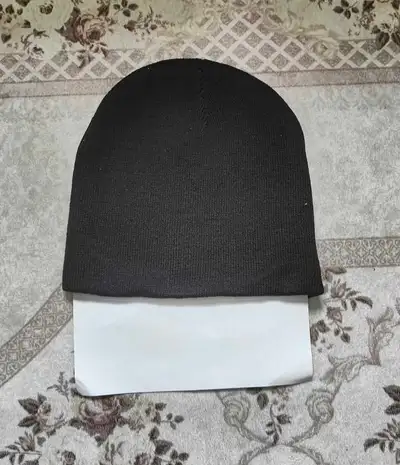 Bonnet noir basique chaud et confortableBasic black beanie, View more