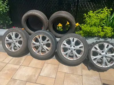 Vente de 4 jantes 17'' d'origine Ford, avec 3 pneus 4 saisons montés sur les jantes de marque Good Y...