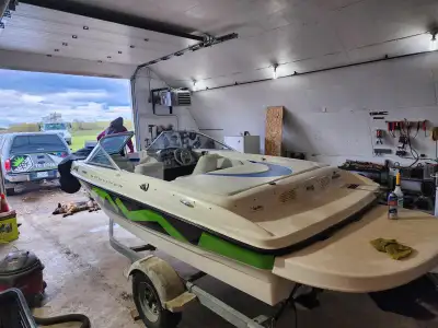 Great family boat with lots of seating and swim deck on the back. Has ski tower. Stereo and fish fin...