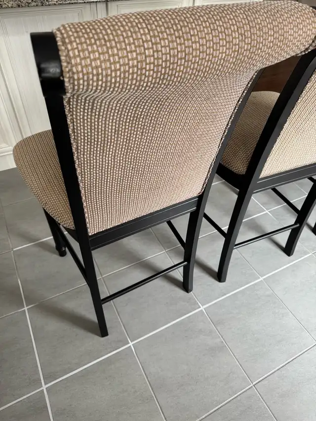 Kitchen table and 6 Chairs in Dining Tables & Sets in Markham / York Region - Image 9