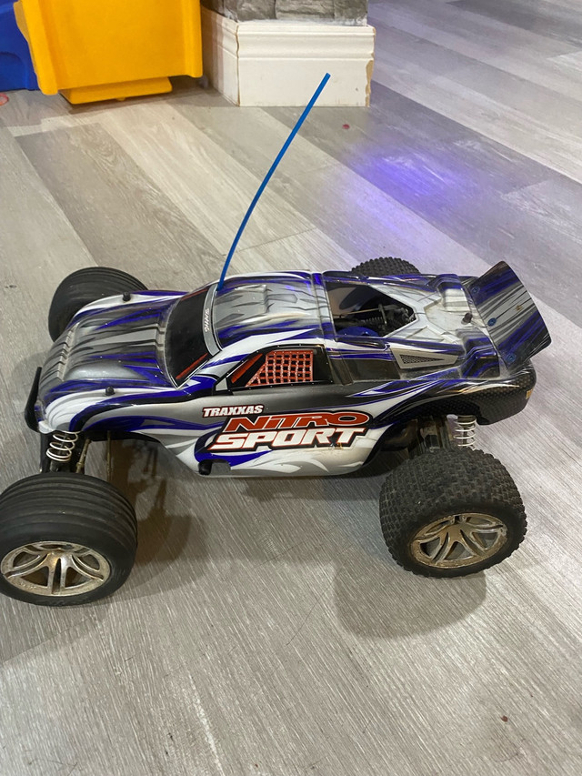 Traxxas gas RC car in Other in Kawartha Lakes - Image 2