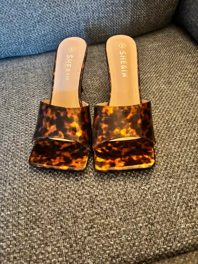 Summer heels, View more