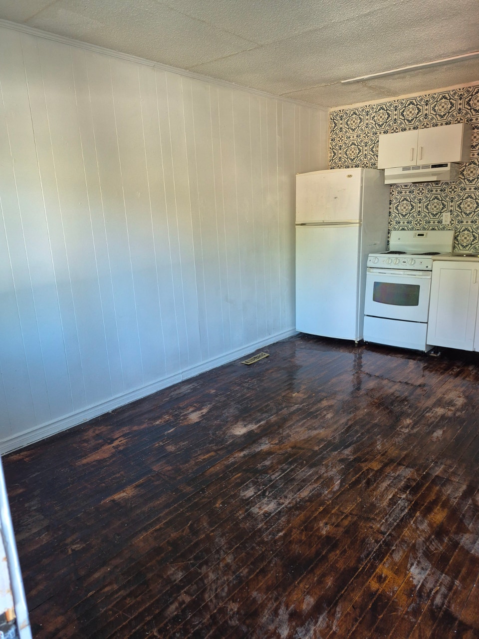 FREE INTERNET* Affordable 1BDRM, 1BATH Unit w Yard--$850 4