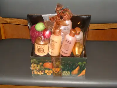Contents: Foam Bath Foaming Milk Bath Body Lotion Shower Gel Body Wash Bath Salts Pear Shaped Candle...