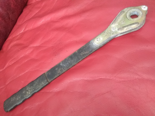 Vintage Ratchet Wrench for Jack - fits 5/8" hex head. Pick up ne in Other Parts & Accessories in Edmonton