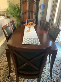 Beautiful Wood Extendable Dining Table 