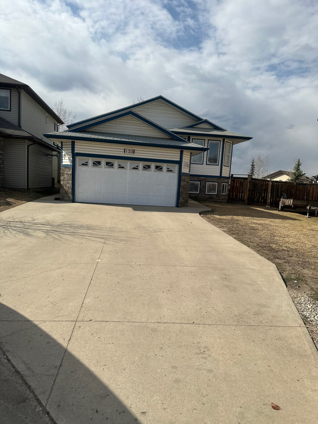 HOUSE FOR SALE BY OWNER in Houses for Sale in Fort McMurray