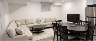Spacious 2 bedroom apartment available. Very family friendly neighborhood. Close to so many amenitie...