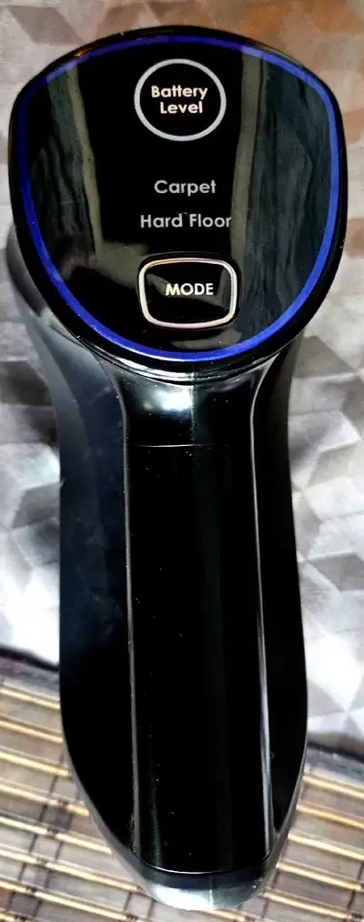 This pre-owned Hoover cordless vacuum cleaner offers powerful cleaning performance for both carpet a...