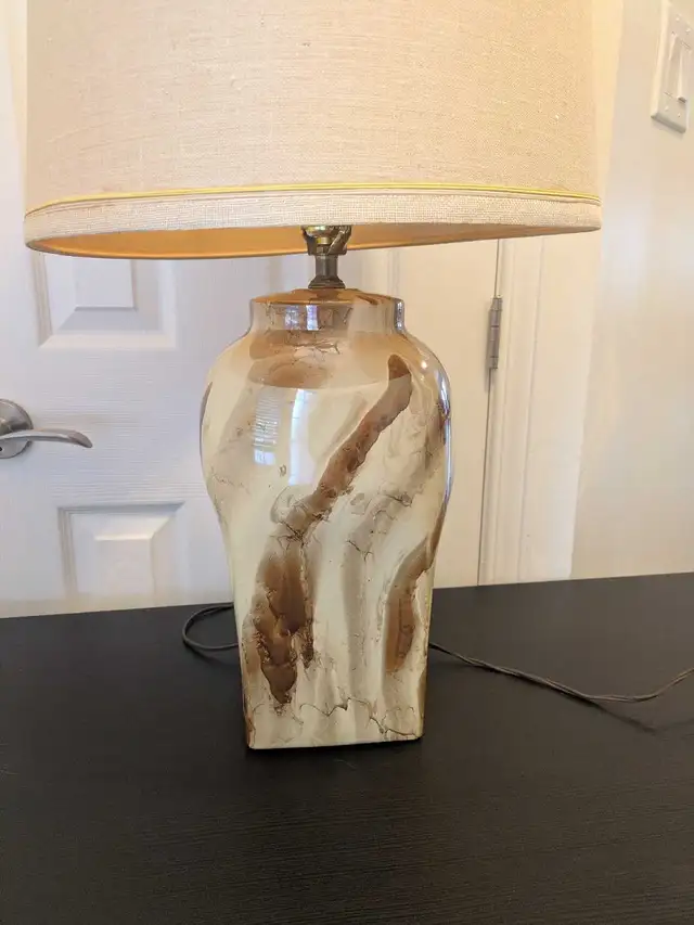 MCM ginger jar lamp in Indoor Lighting & Fans in Ottawa - Image 4