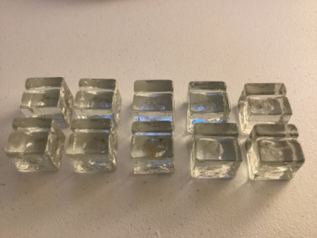 10 Clear Glass “Ice Cube” Place Card Holders dans Vaisselle et articles de cuisine  à Ouest de l’Île