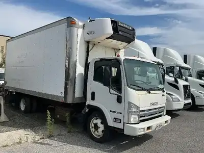 2016 Isuzu Reefer truck great condition with only 196,000 kilometers, Carrier reefer both chileed an...