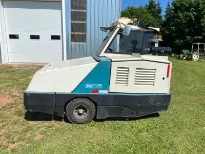 Tennant 800 Industrial Street Sweeper – 2500 Hours – Gas Price: $22000 CAD OBO (see pricing notes be...