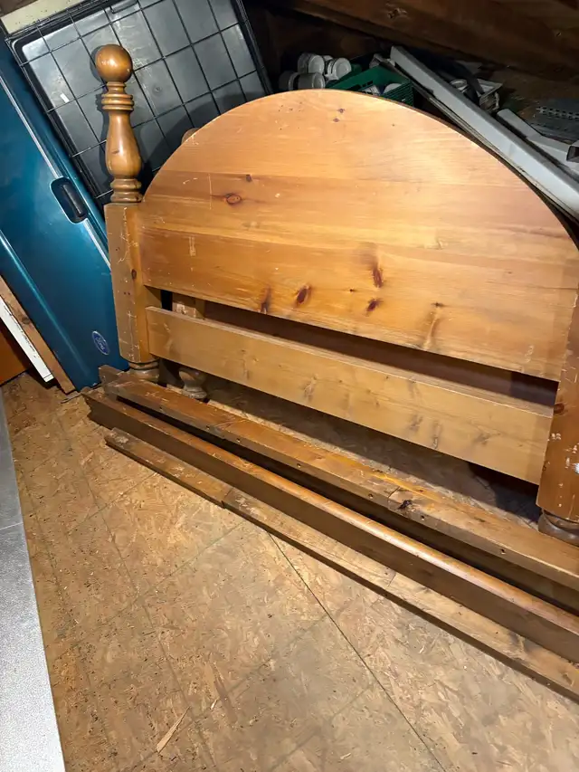 queen cannonball bedframe in Beds & Mattresses in Kingston - Image 2