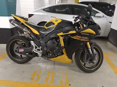 2009 Yamaha R1 -$6500 34000km New sparkplugs New air filter New starter New relay Upgraded front spr...