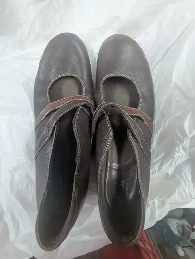 Clark woman's shoes, size 11 medium, View more
