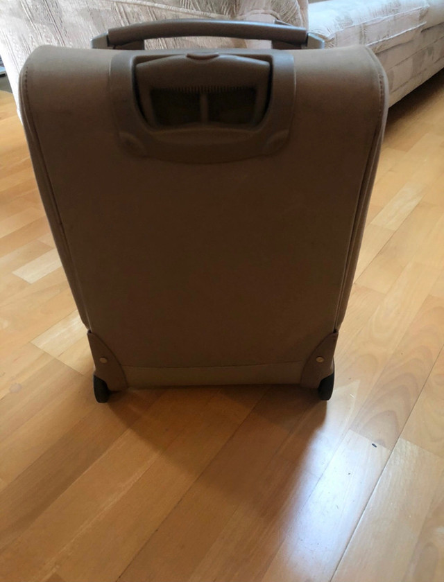 Carryon luggage in great condition, 20”x13.5x8” Other Calgary Kijiji