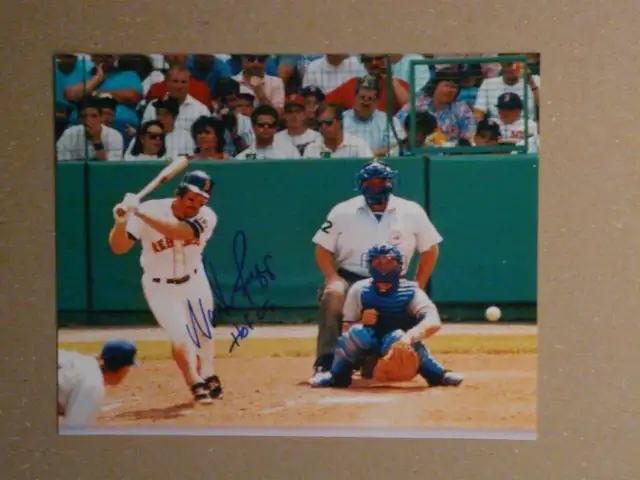 Wade Boggs signed 8x10 photo Boston Red Sox Baseball HOF in Arts & Collectibles in Guelph - Image 2