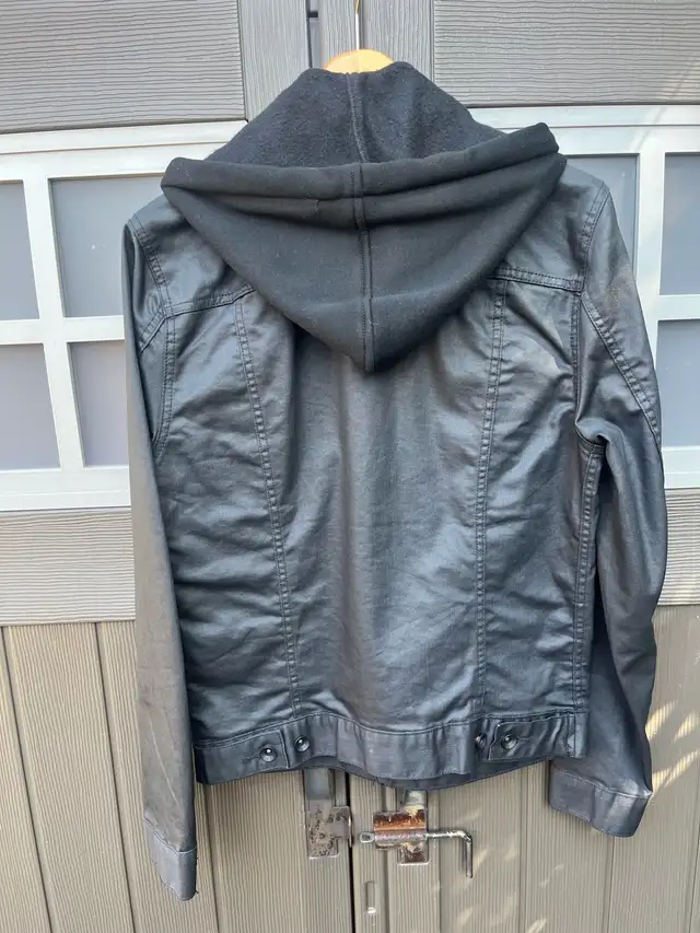 Guess trucker jacket  in Men's in Ottawa - Image 4