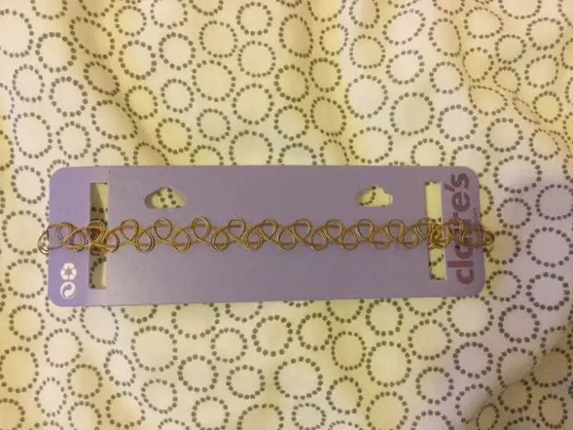 CLAIRE’S GOLD GIRLS CHOKER NECKLACE - BRAND NEW