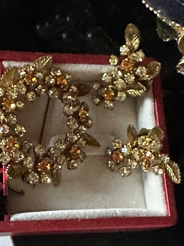 “TRIAD” Signed Cinnamon Rhinestone Brooch and Earrings Set 1950s in Jewellery & Watches in Regina - Image 3
