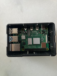 Raspberry PI 4B 2GB w/Case and Heat Sink