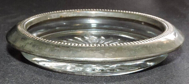 Vintage, (1980's), Crystal Ashtray With Silver Plate Rim in Arts & Collectibles in Ottawa - Image 2